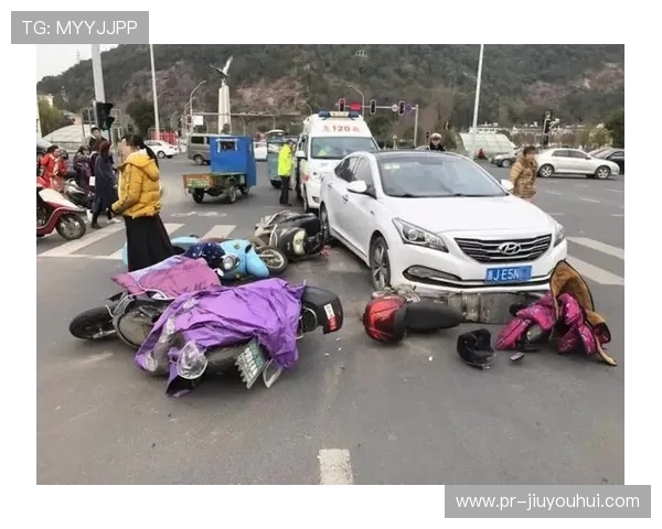 电动车失控撞翻足球引发社区安全与校园运动秩序持续热议不断升温